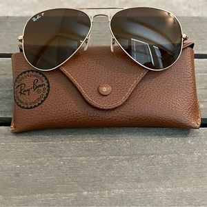 LIKE NEW Women’s Ray-Ban Aviator Sunglasses with brown leather case
